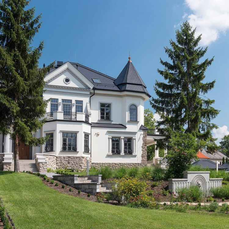 Április 1-én nyit a Bencs Villa!