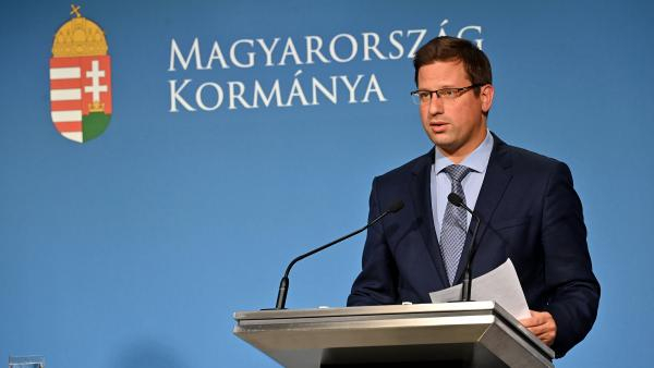 Gulyás Gergely: Az árstopok június 30-ig érvényben maradnak