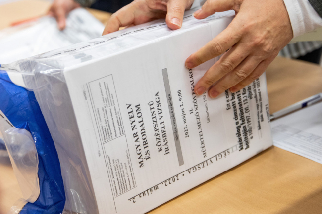 Oktatási Hivatal: Magyar nyelv és irodalomból középszinten 72 569, emelten 1771 vizsgázó tesz érettségit