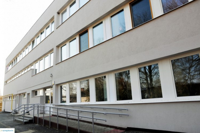 Több szintes épület egyik szobájában keletkezett tűz Nyíregyházán