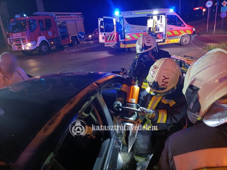 Beszorult embert is mentettek a tűzoltók