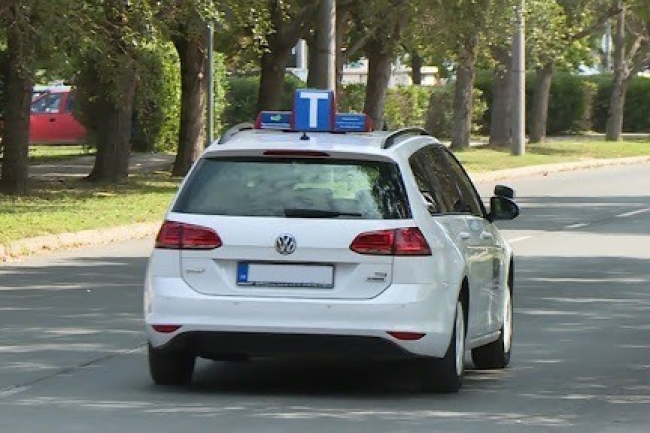 Hamarosan akár ingyenes is lehet a középiskolások és szakképzésen tanulók jogosítványszerzése