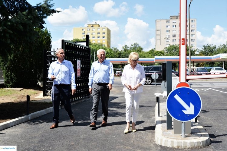 Korszerűbbé vált a temető bejárata