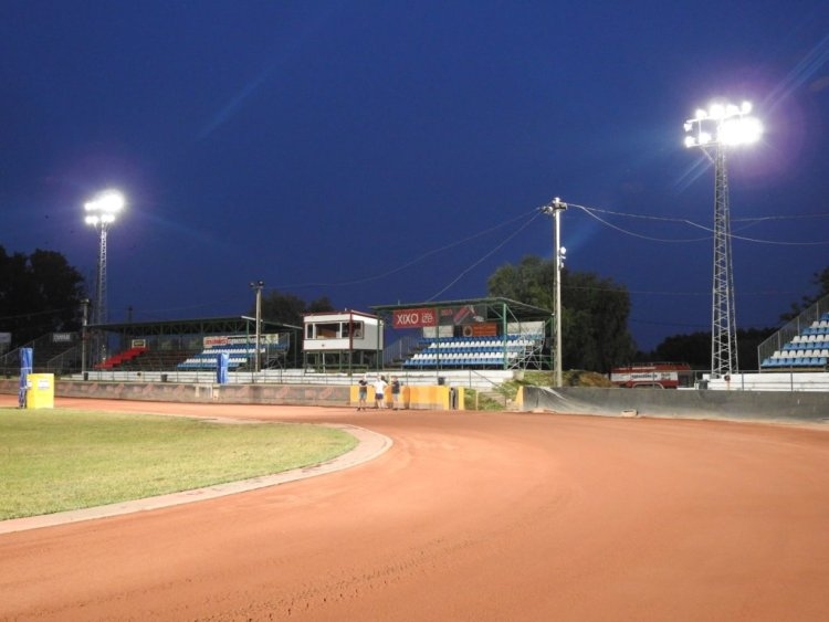 Nyílt nap a Speedway Ringen - villanyfényben