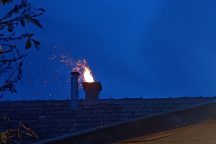 Lerakódott égéstermék gyulladt meg