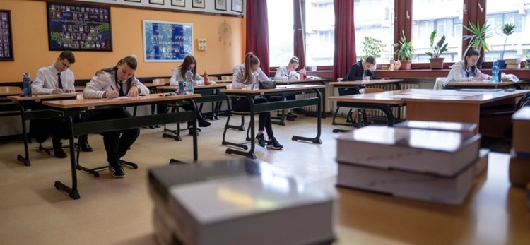 Több mint tízezer diák felel: kezdődnek az emelt szintű szóbeli érettségik