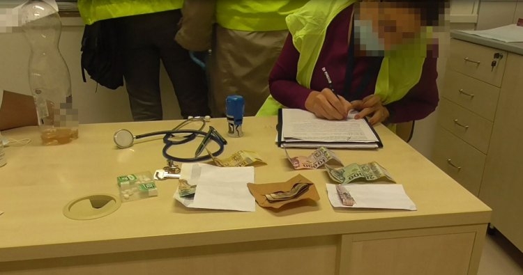 Vesztegetés a kórházban: a főorvos és az asszisztens letartóztatását is kezdeményezték