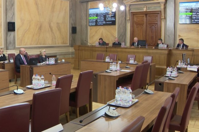 Közgyűlés – Kivonult az ellenzék a teremből