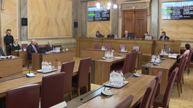 Közgyűlés – Kivonult az ellenzék a teremből