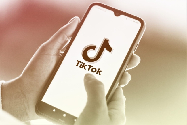 Bűnös TikTok-hirdetések