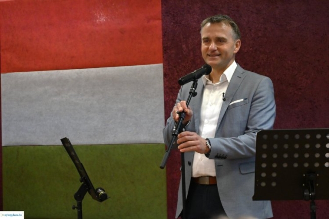 Üzenet az égbe, magyar versből szívbe