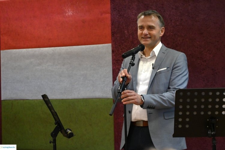 Üzenet az égbe, magyar versből szívbe