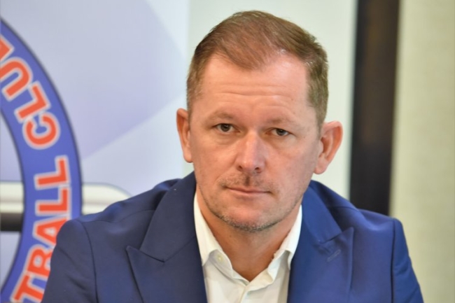 Távozók és érkezők a Szparinál