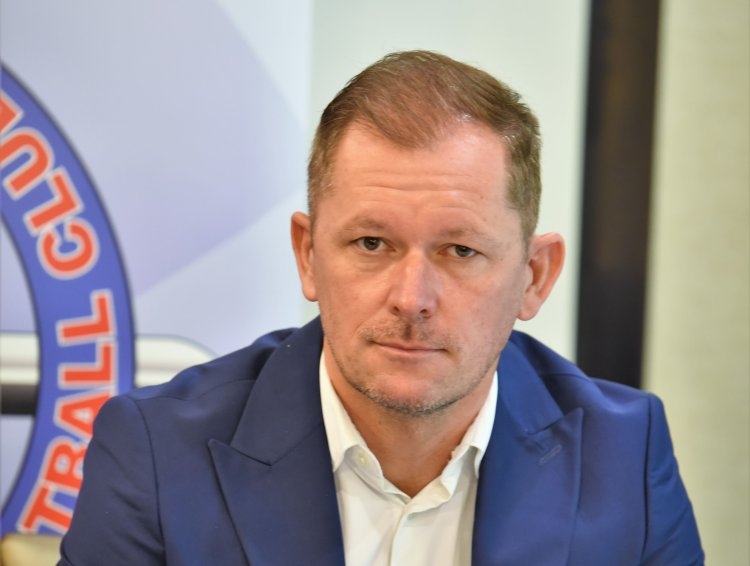 Távozók és érkezők a Szparinál