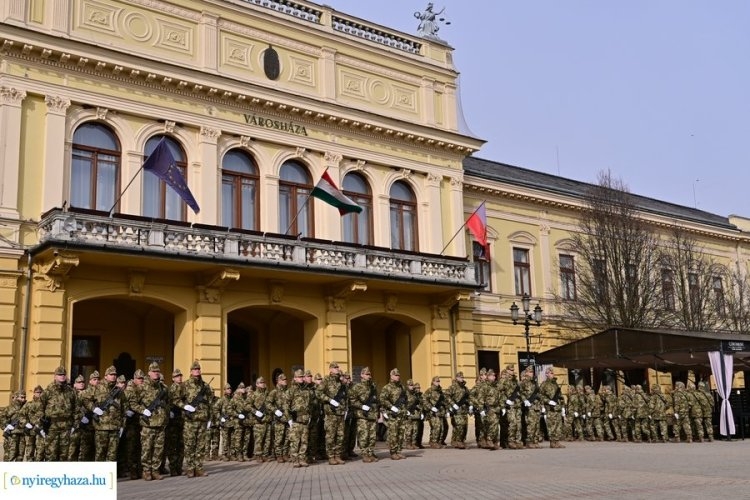 Hazánk védelme – 102 katona tett ünnepélyes esküt Nyíregyházán