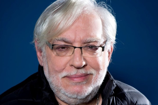 Verebes István Macskajátéka a Krúdy Kamarában - A Móricz Zsigmond Színházban fia, Mihály tervezte az előadás díszleteit
