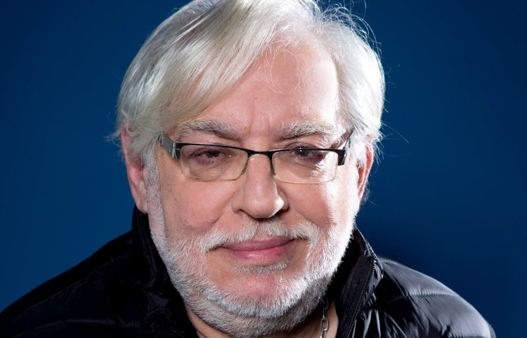 Verebes István Macskajátéka a Krúdy Kamarában - A Móricz Zsigmond Színházban fia, Mihály tervezte az előadás díszleteit