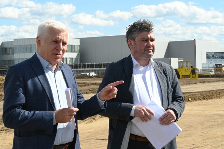 Soha nem látott mértékű iparipark-beruházás a nívós munkahelyekért, a biztonságért, a fiatalok megtartásáért