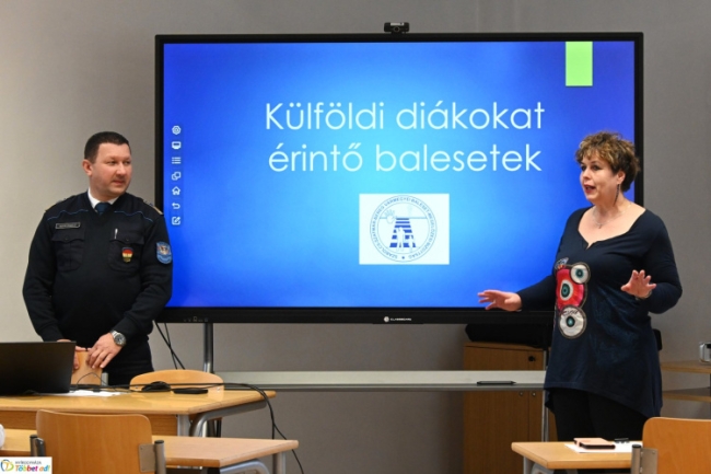 Baleset-megelőzés – Külföldi diákoknak tartottak közlekedésbiztonsági előadást