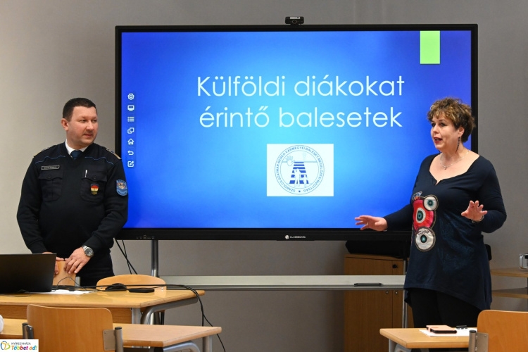 Baleset-megelőzés – Külföldi diákoknak tartottak közlekedésbiztonsági előadást