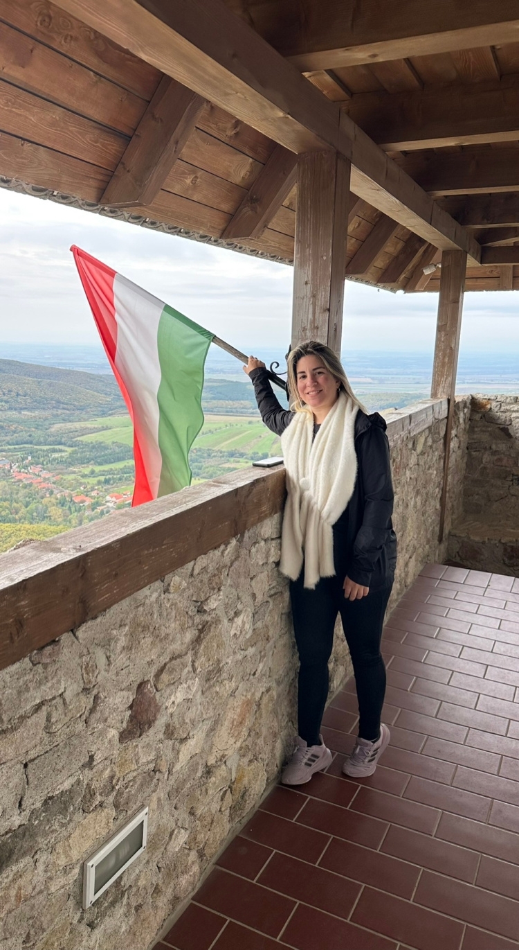 A perui „Kék hírek” világából a nyíregyházi iskolapadba – Raquel Perata Magyarországon kutatja gyökereit