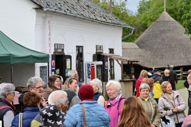 Idősek Világnapja – Egész nap a szépkorúakat ünnepelték a Múzeumfaluban