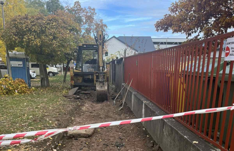 Rekonstrukció - járda- és kerékpárút felújítás kezdődött Nyíregyházán