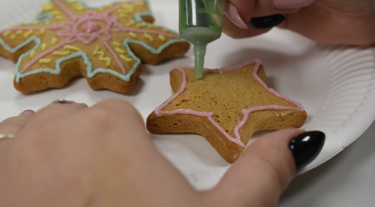 Mézeskalács-elefánt és háromszemű Mikulás – közös adventi hangolódás a Nyíregyházi Egyetemen