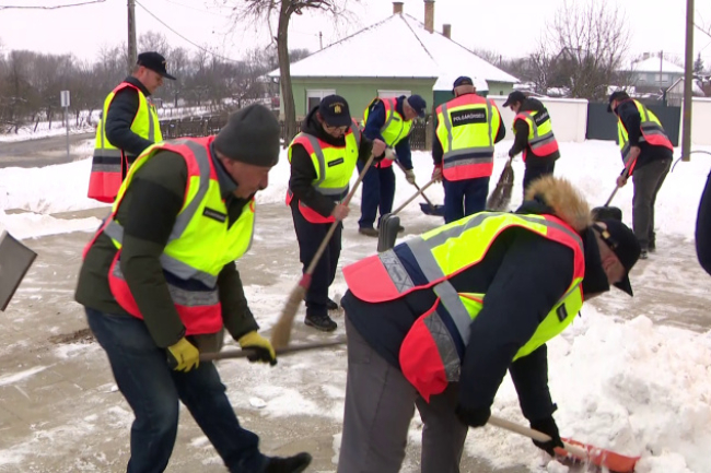 Brutális mínuszok - segítenek a polgárőrök a külterületen élőknek