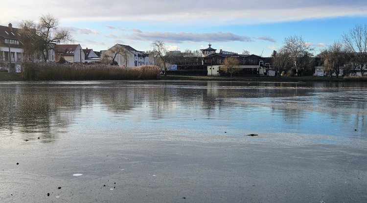Látszólag tart, valójában életveszélyes – miért ne lépjünk még jégre Nyíregyházán!
