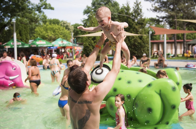 Medencefejlesztésére jelent meg közbeszerzési felhívás Nyíregyházán