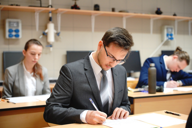 Kezdődnek a záróvizsgák a Nyíregyházi Egyetemen