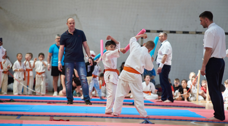 Karatékákkal telt meg a Bem Iskola tornaterme