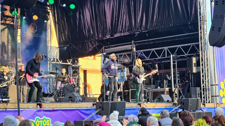 Harminc éve együtt a színpadon – jubileumot ünnepel a Bonbon