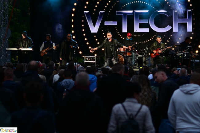 Hangulat V-Tech módra, együtt nosztalgiázott a Kossuth tér