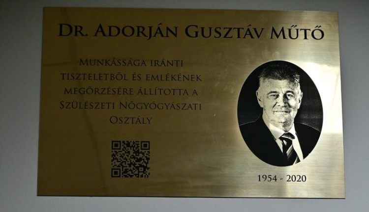 Műtőt neveztek el a korábbi főigazgatóról - Így tiszteleg Dr. Adorján Gusztáv előtt a kórház