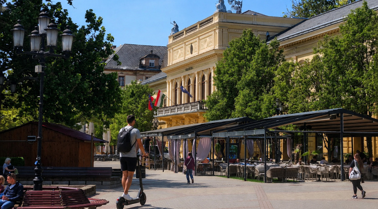 Nem a rollerekkel van baj, hanem a szabályozás hiányzik - állítja a Jövő Mobilitása Szövetség
