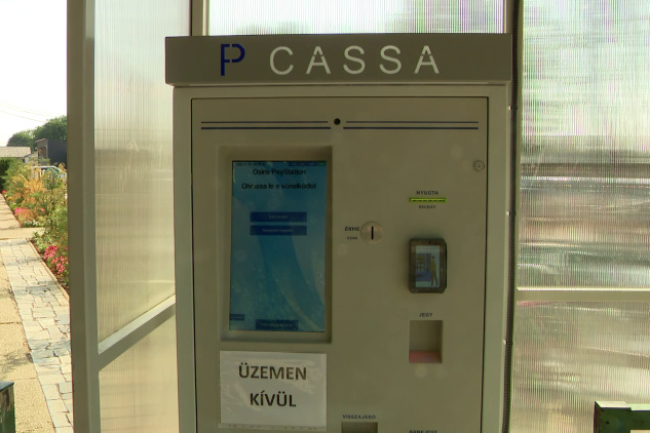 Megszűnhetnek a sorok az Északi temetőnél – új parkolóautomaták és rendszámfelismerő rendszer gyorsítja a bejutást