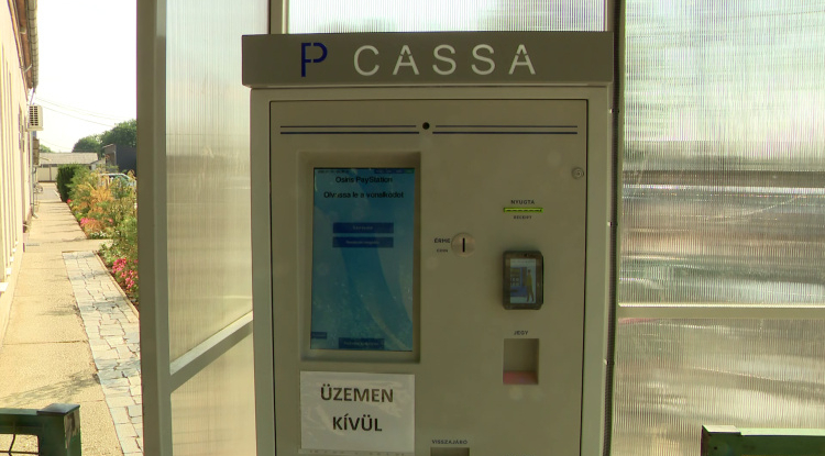 Megszűnhetnek a sorok az Északi temetőnél – új parkolóautomaták és rendszámfelismerő rendszer gyorsítja a bejutást