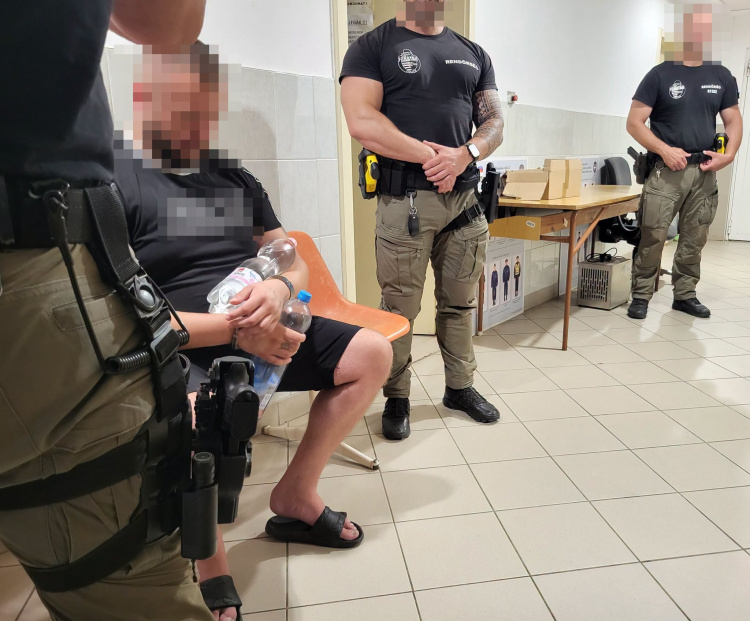 Egyszerre két drogdílert fogtak el a rendőrök – Kábítószert, készpénzt és autókat is lefoglaltak