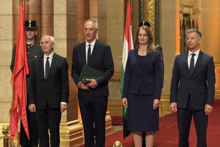Magyar Arany Érdemkereszt polgári tagozatával ismerték el dr. Komáromi István több évtizedes pedagógusi munkáját