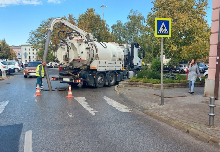 Szennyvízvezetéket korszerűsítenek a belvárosban